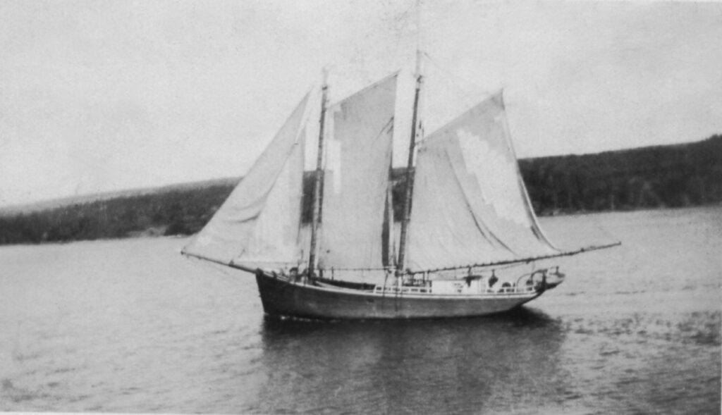 Small photo of a sailing boat. No further details.